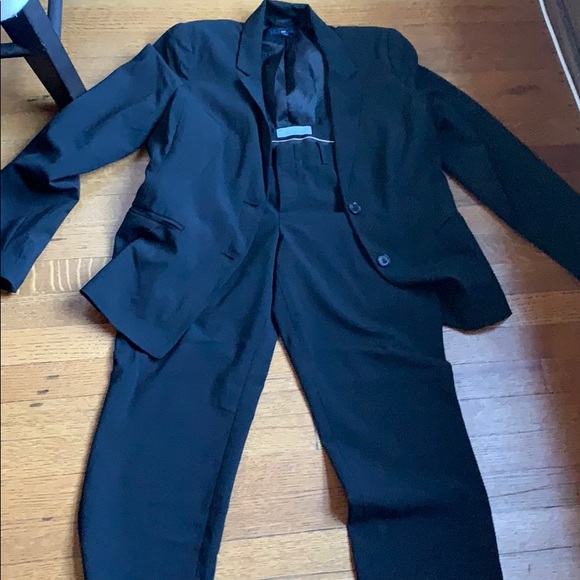 Black Blazer and straight leg pants. - Picture 1 of 9